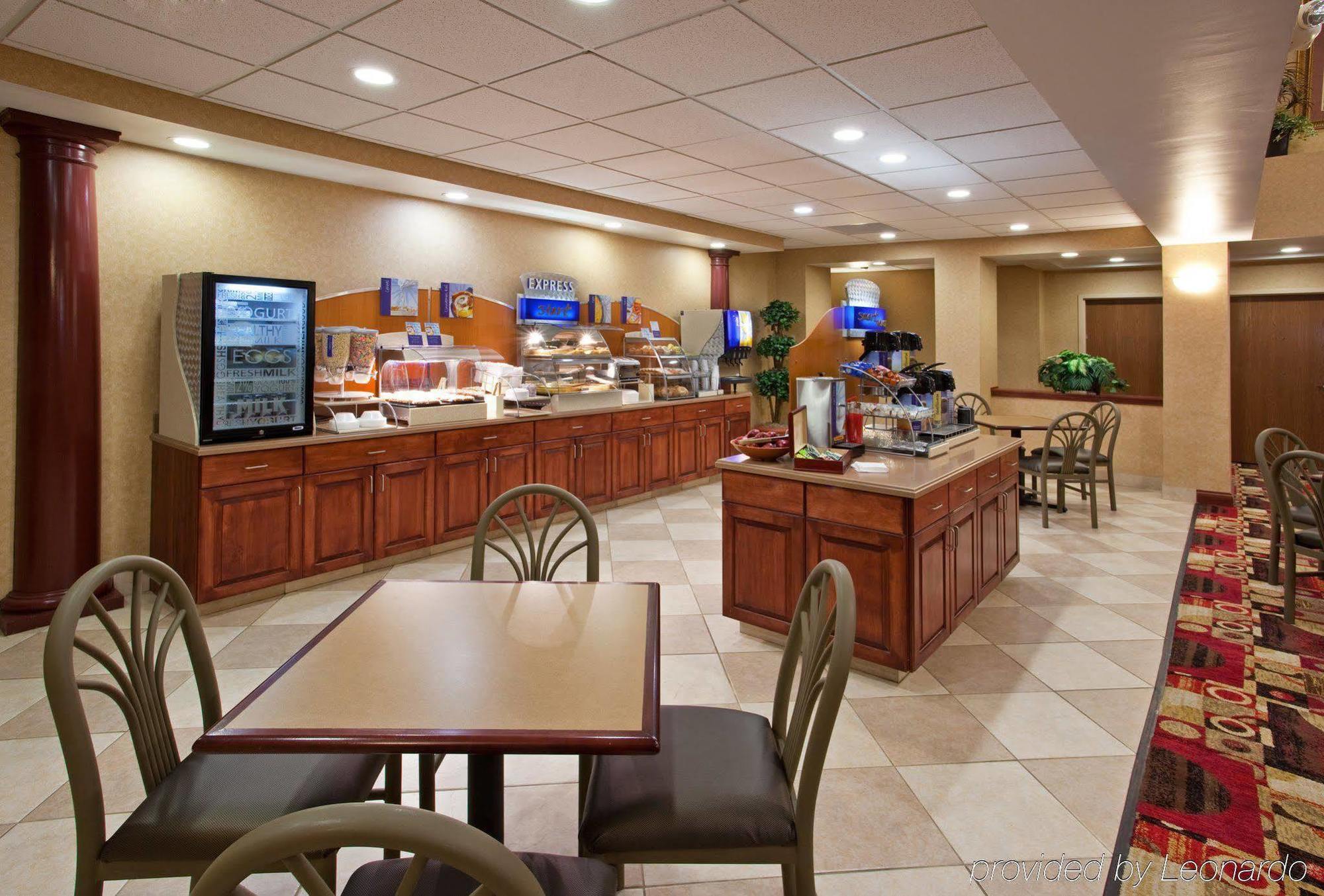 Holiday Inn Express Hotel & Suites Bowling Green By Ihg Restaurace fotografie